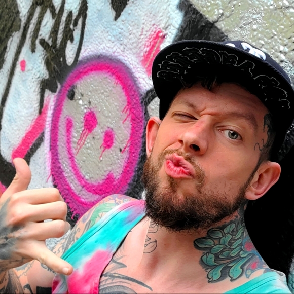 Meet your Posher, Brett - Picture 1 of 6